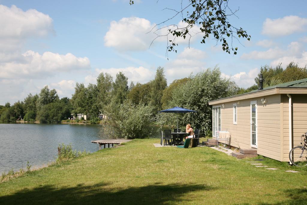 Vriezenveen Roompot Recreatiepark De Tolplas מראה חיצוני תמונה